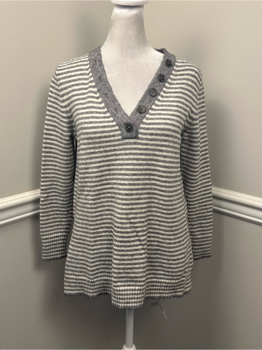 Anthropologie Gray and White Striped V-Neck Button-Accent Sweater XS